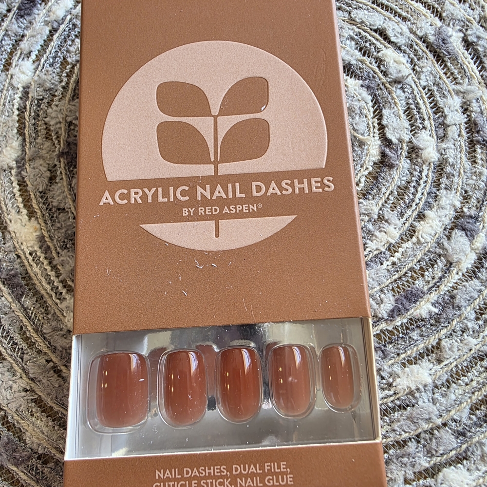 Red Aspen Acrylic Nail Dashes - Brown